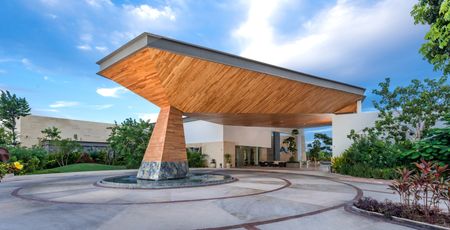 Acceso al club Altozano en Mérida Yucatán