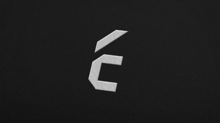 Logo bordado en uniformes para Eje Central